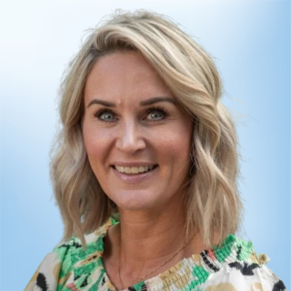 Headshot of Zara Sloane - associate consultant